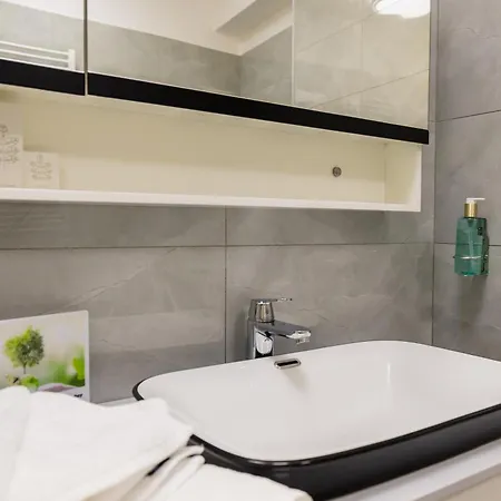 Le Blanc 4* Bukareszt
